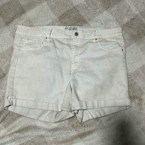 Shorts white